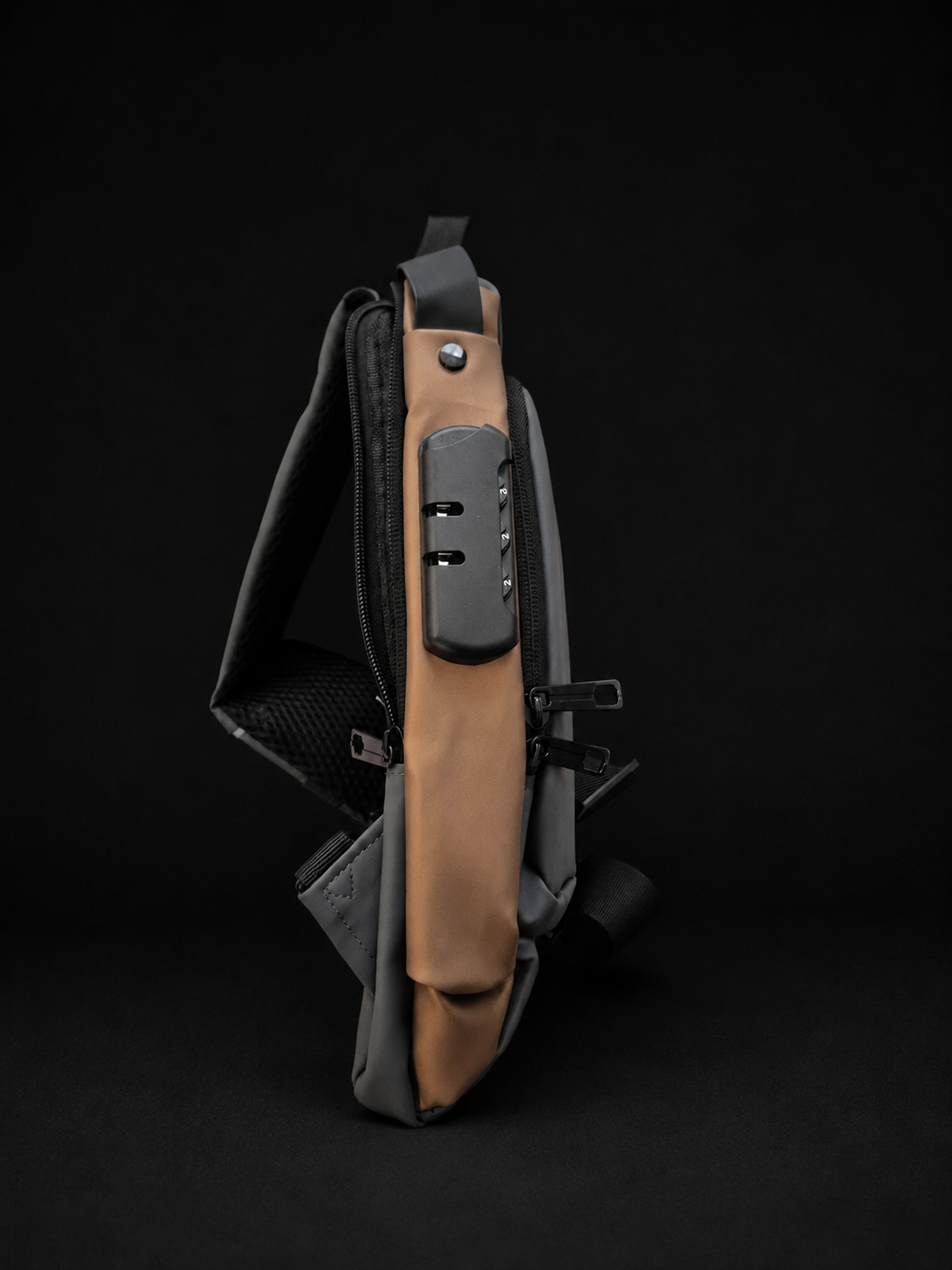 Urban Pack — Bandolera urbana con candado de seguridad y carga USB